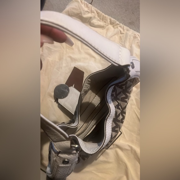 Michale Kors (MK) purse - Picture 3 of 4